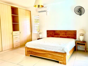 5 Bedroom Villa